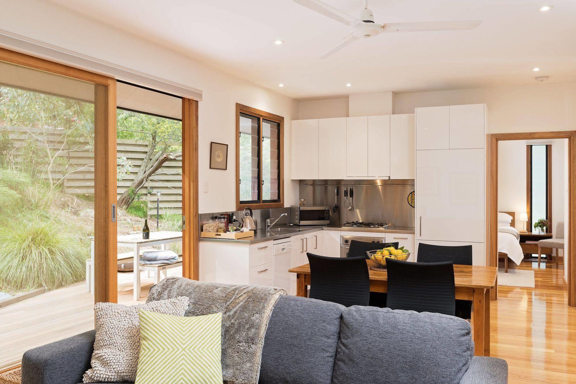 Cladich Pavilions Bed And Breakfast Aldgate エクステリア 写真