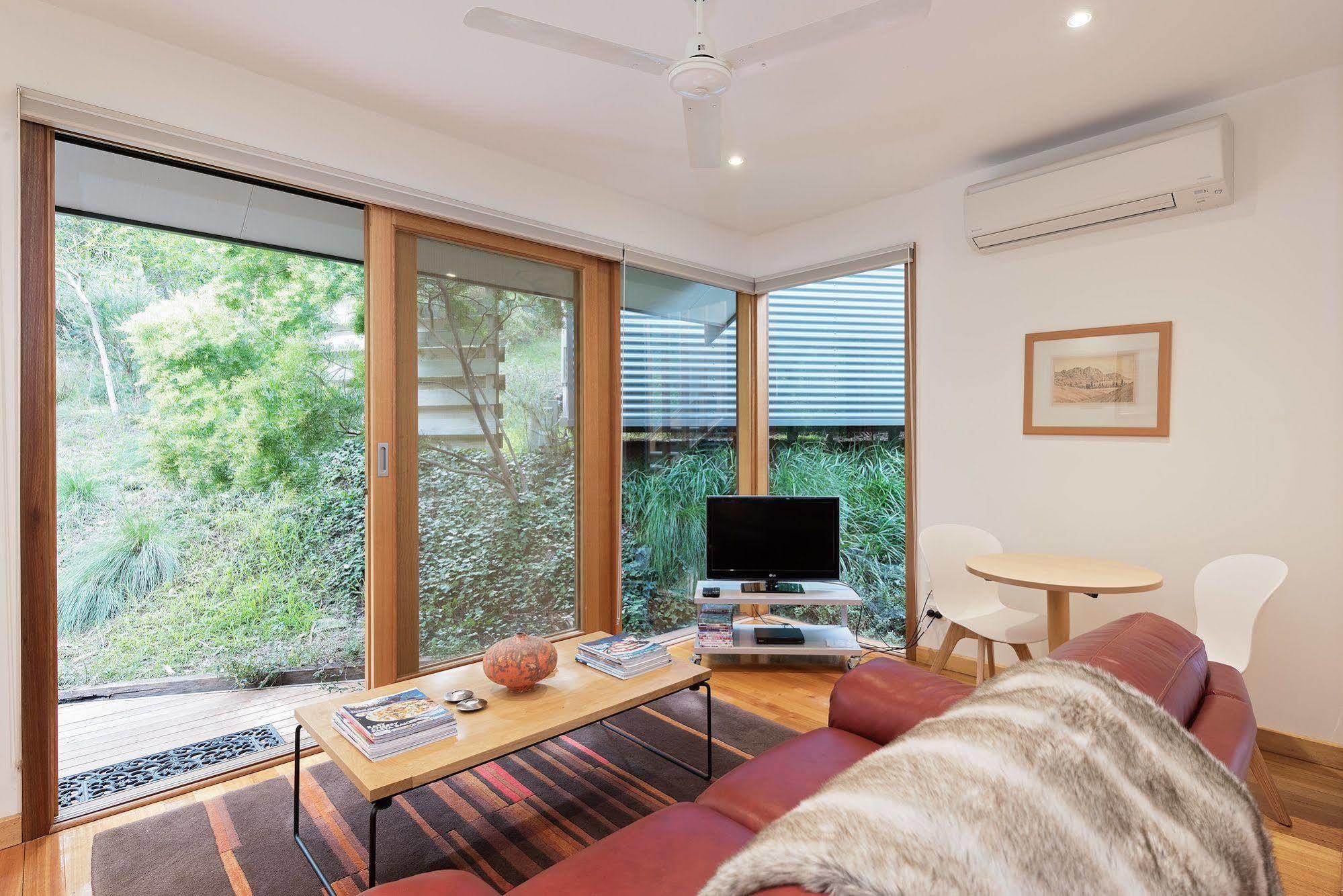Cladich Pavilions Bed And Breakfast Aldgate エクステリア 写真